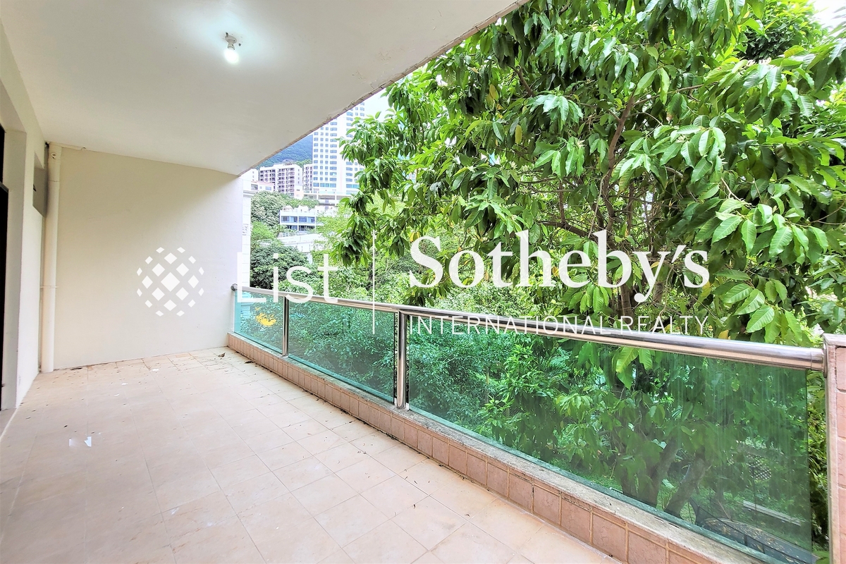 Repulse Bay Villa 淺水灣別墅 | Balcony off Living and Dining Room