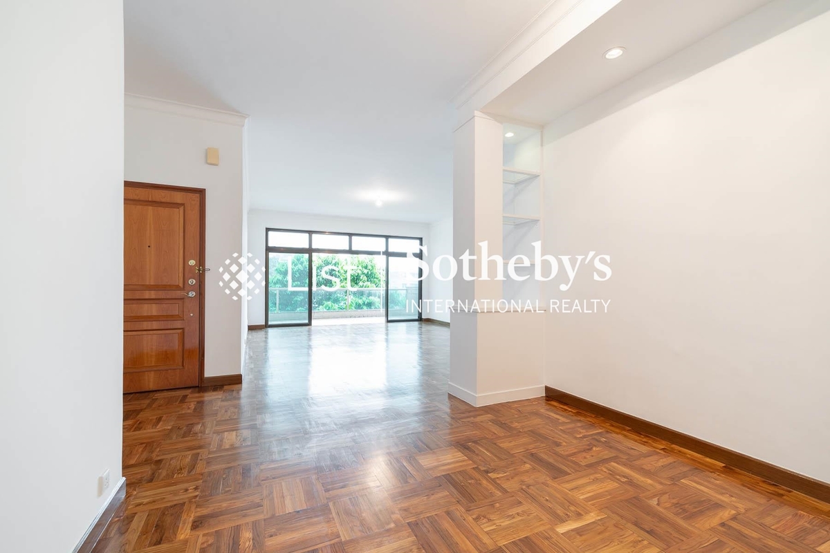 Repulse Bay Villa 淺水灣別墅 | Living and Dining Room