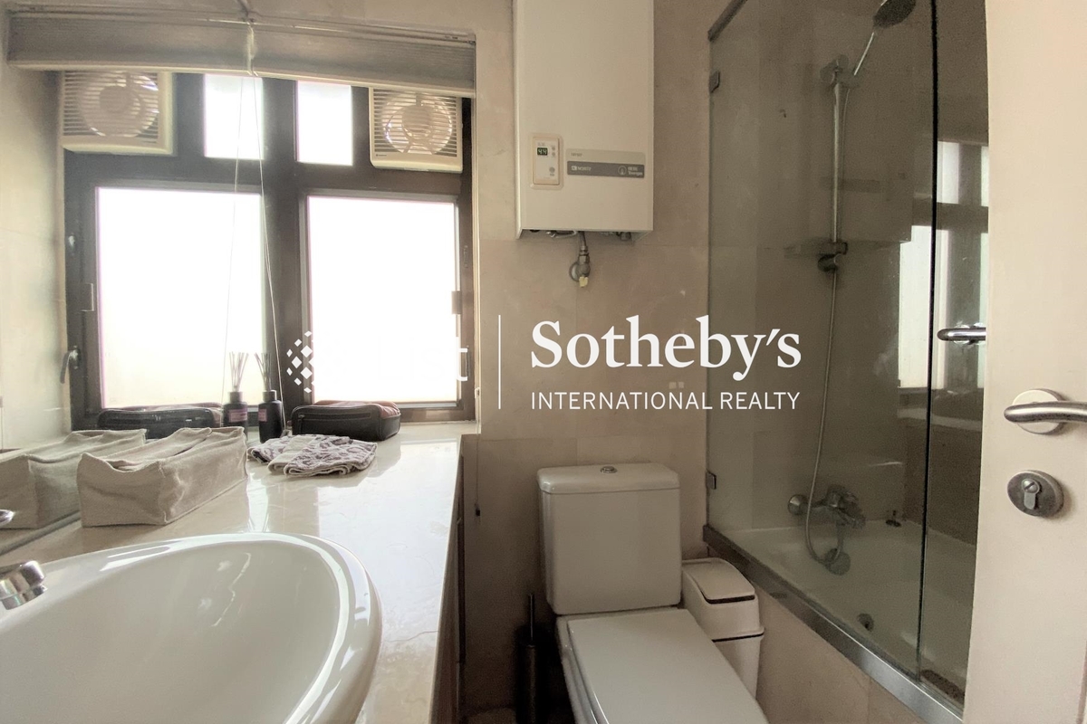 Woodbury Court 嘉林閣 | Second En-suite Bathroom