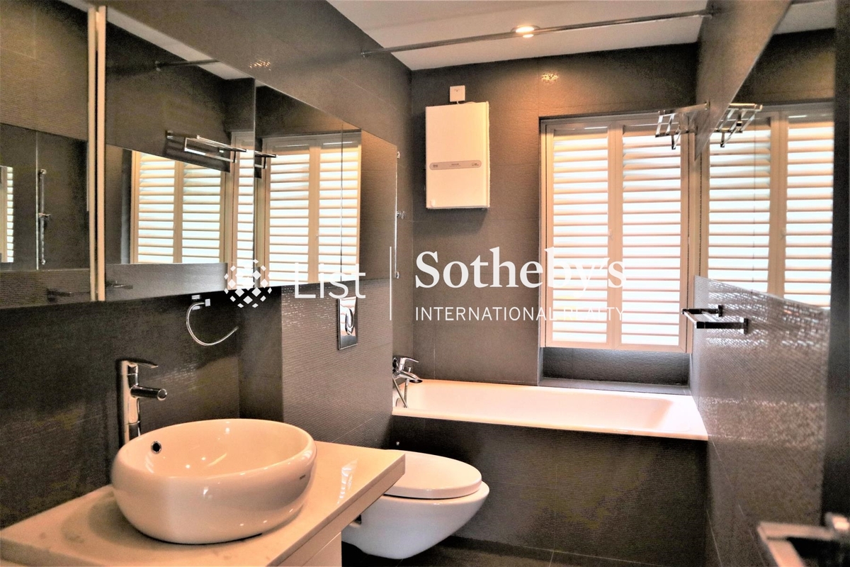 Woodbury Court 嘉林閣 | Guest Bathroom