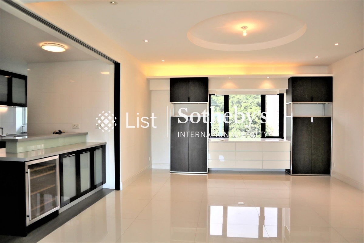 Woodbury Court 嘉林閣 | Living and Dining Room