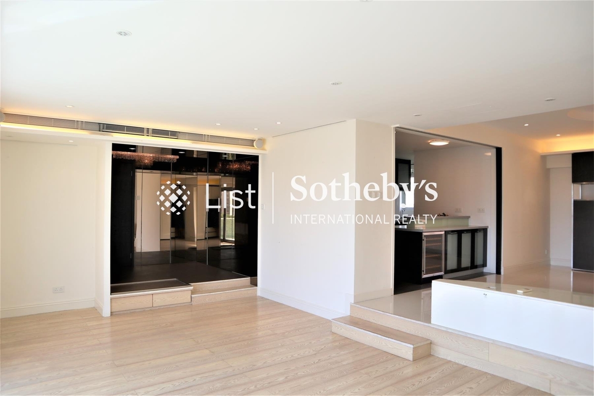 Woodbury Court 嘉林閣 | Living and Dining Room