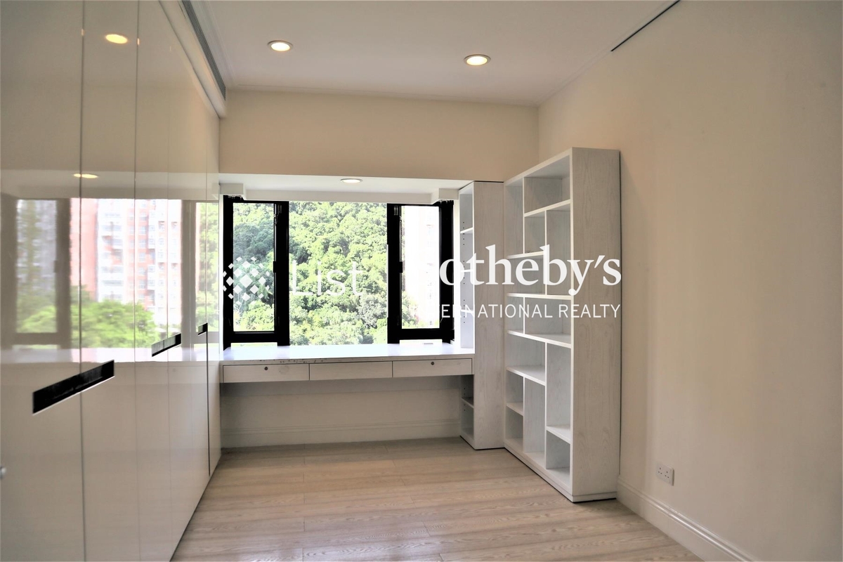 Woodbury Court 嘉林閣 | Second Bedroom