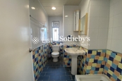 Emerald Garden 嘉瑜園 | Guest Bathroom