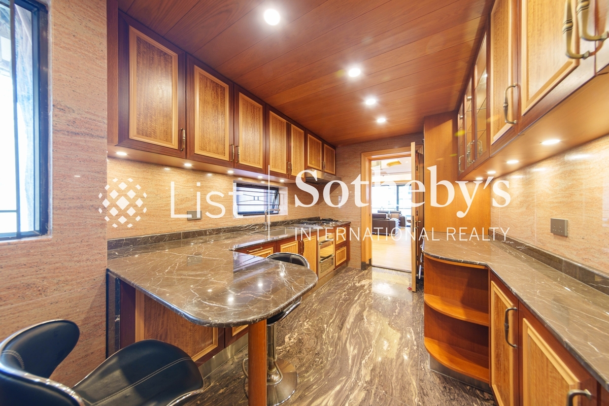 Regal Crest 薈萃苑 | Kitchen