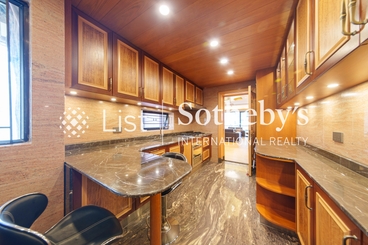 Regal Crest 薈萃苑 | 