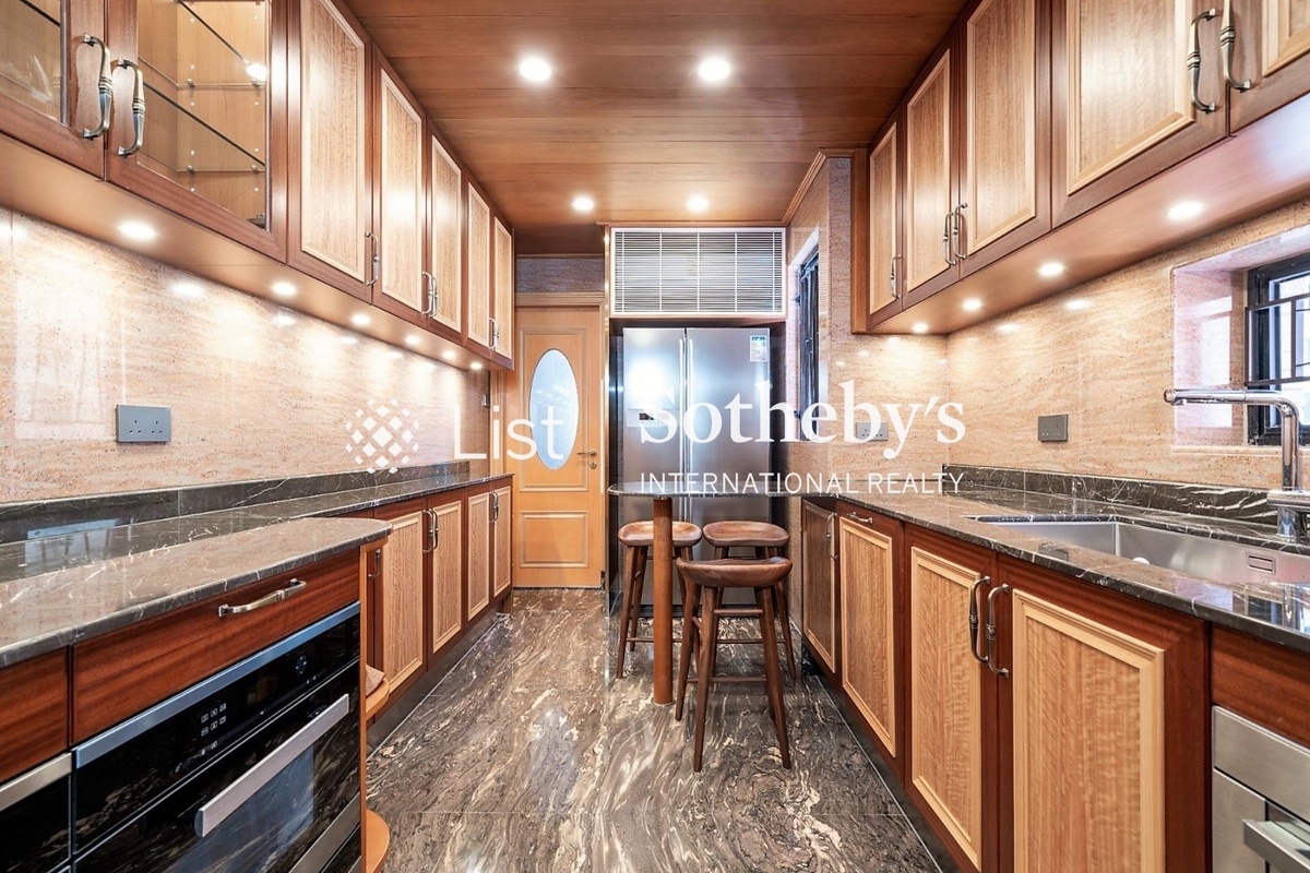 Regal Crest 薈萃苑 | Kitchen