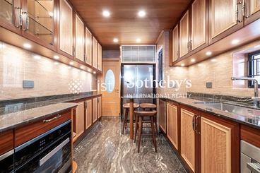 Regal Crest 薈萃苑 | 