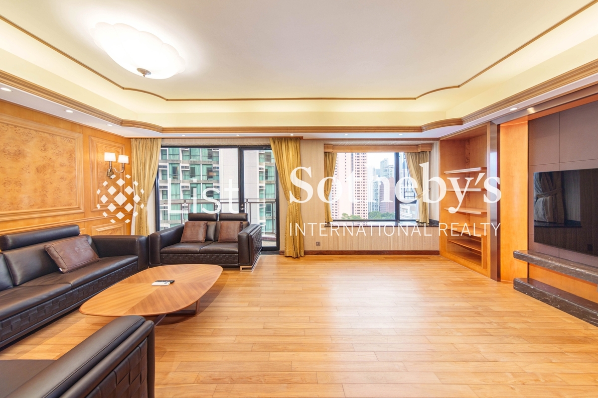 Regal Crest 薈萃苑 | Living and Dining Room