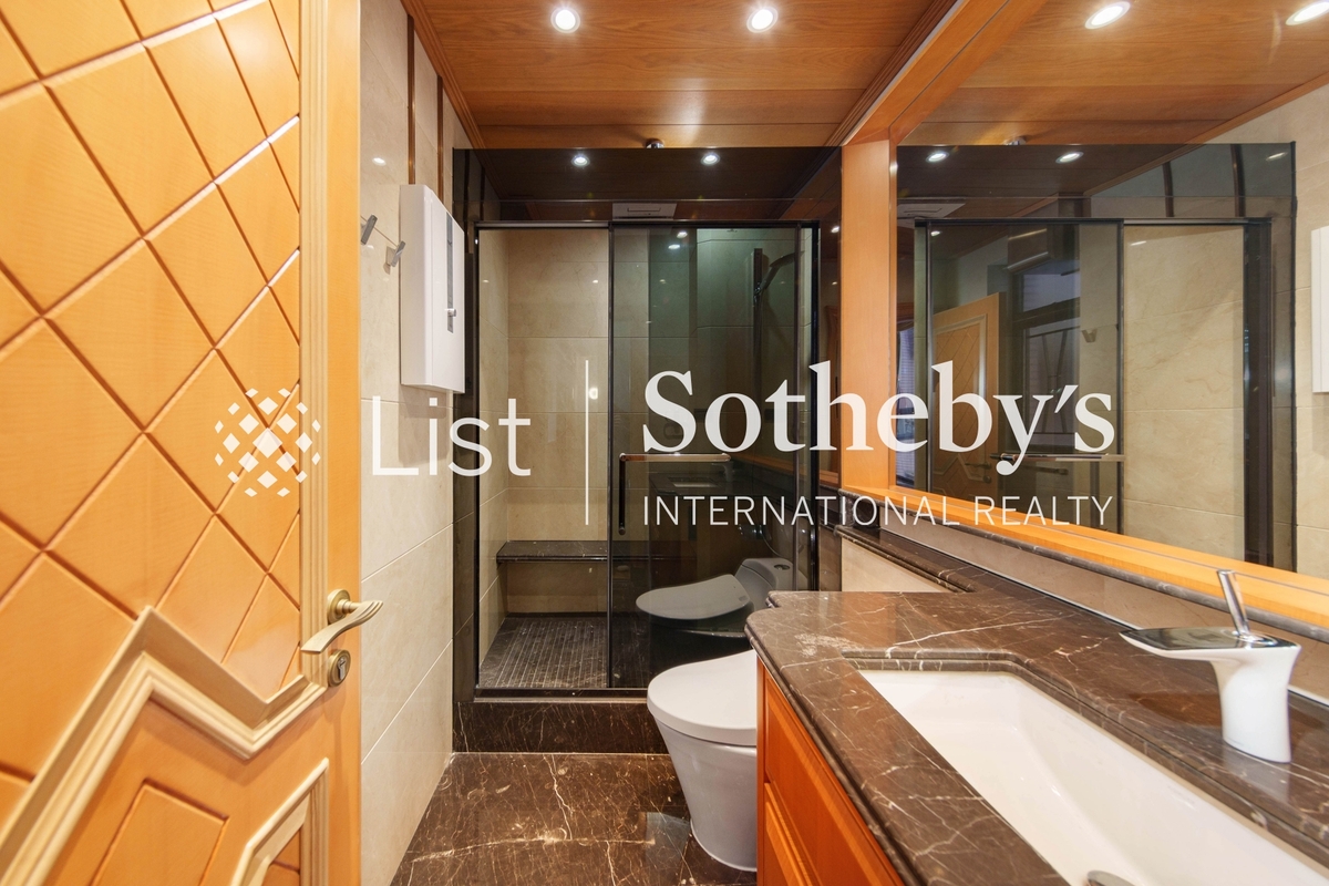 Regal Crest 薈萃苑 | Second En-suite Bathroom