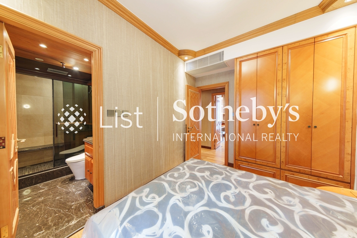 Regal Crest 薈萃苑 | Second En-suite Bedroom