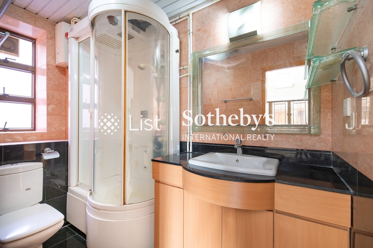 Ning Yeung Terrace 寧養臺 | Master Bathroom