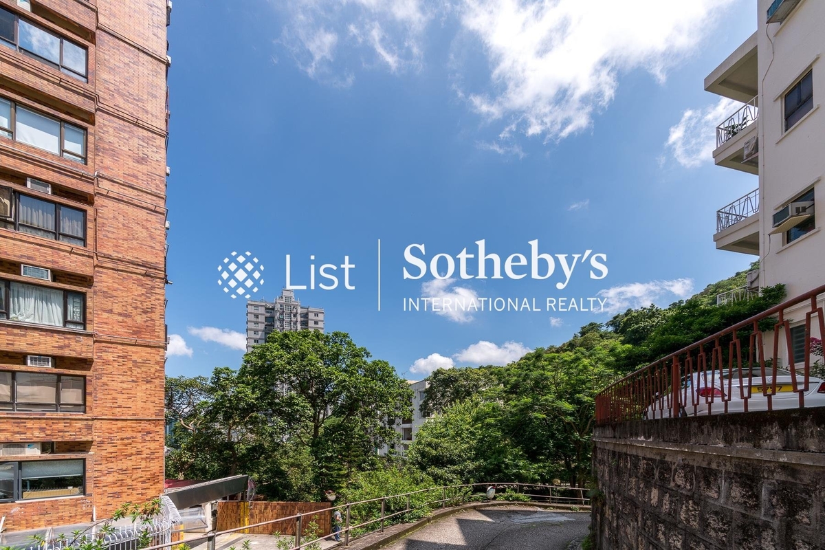 No. 88A-88B Pok Fu Lam Road 薄扶林道88A-88B號 | View from Living and Dining Room