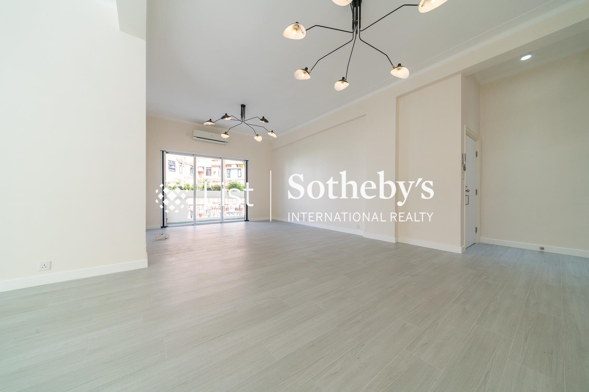 No. 88A-88B Pok Fu Lam Road 薄扶林道88A-88B號 | Living and Dining Room