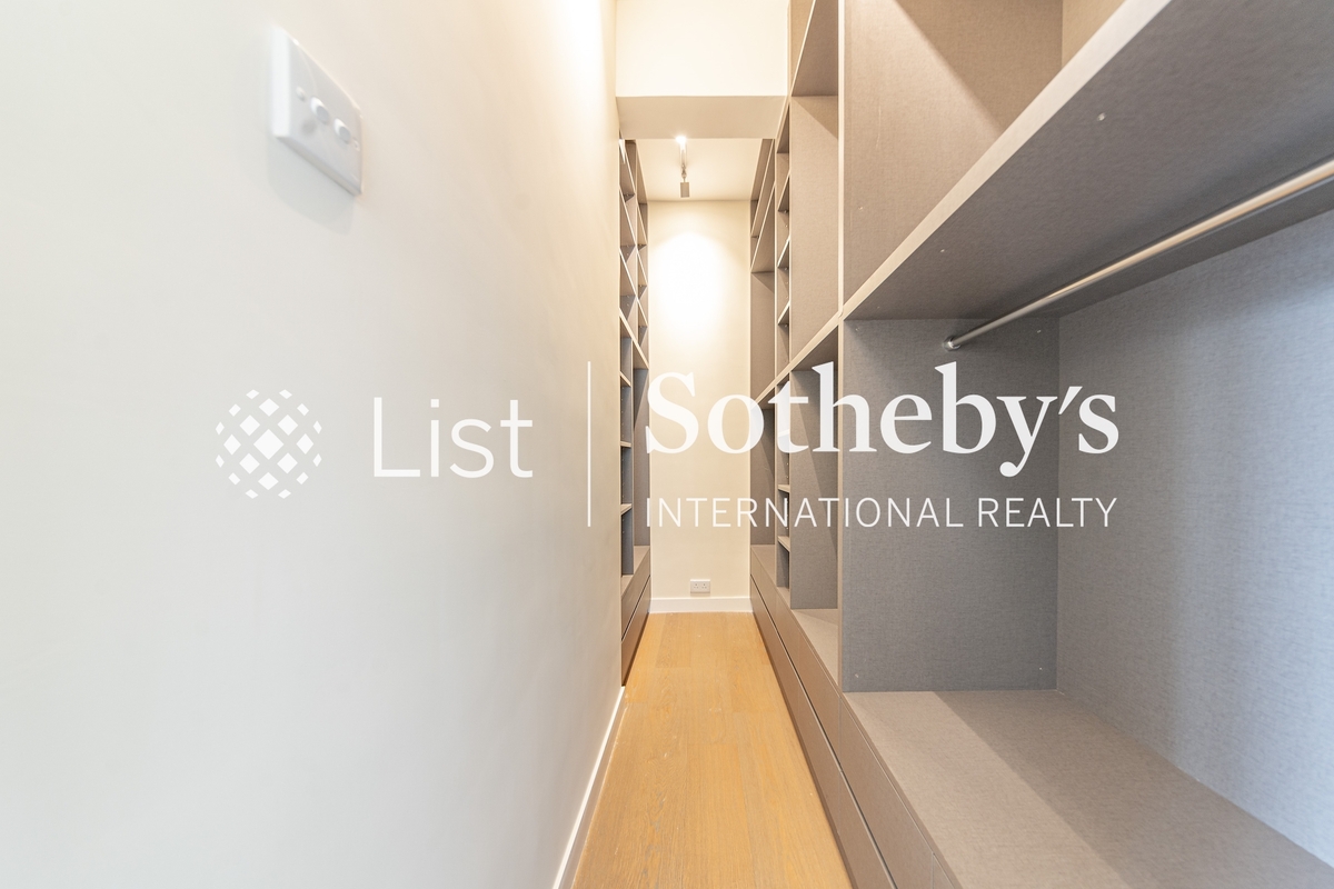 No. 88A-88B Pok Fu Lam Road 薄扶林道88A-88B號 | Walk-in Closet in Master Bedroom 
