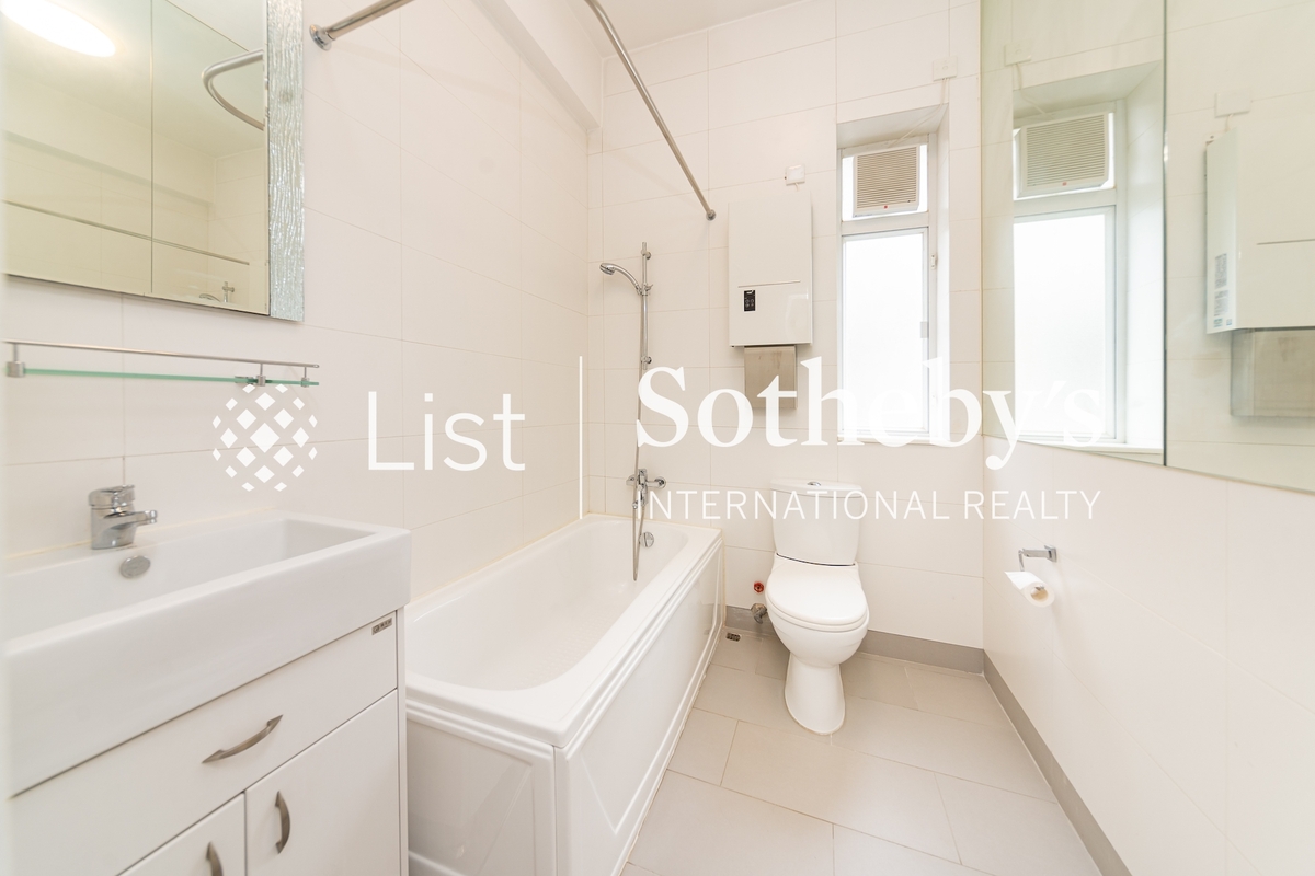 No. 88A-88B Pok Fu Lam Road 薄扶林道88A-88B號 | Guest Bathroom