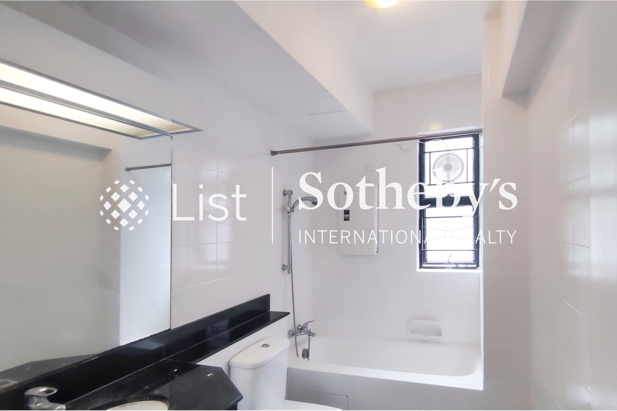 Old Peak Mansion Old Peak Mansion | Master Bathroom