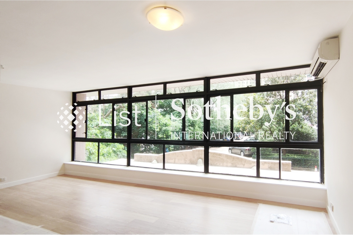 Old Peak Mansion Old Peak Mansion | Living and Dining Room