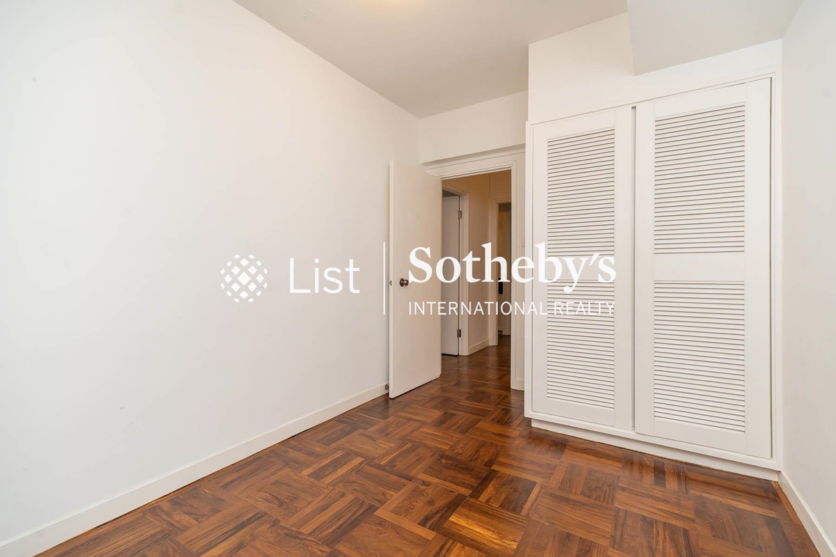 Old Peak Mansion Old Peak Mansion | Fourth Bedroom