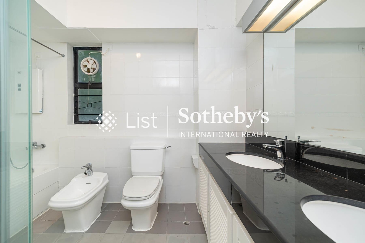 Old Peak Mansion Old Peak Mansion | Master Bathroom