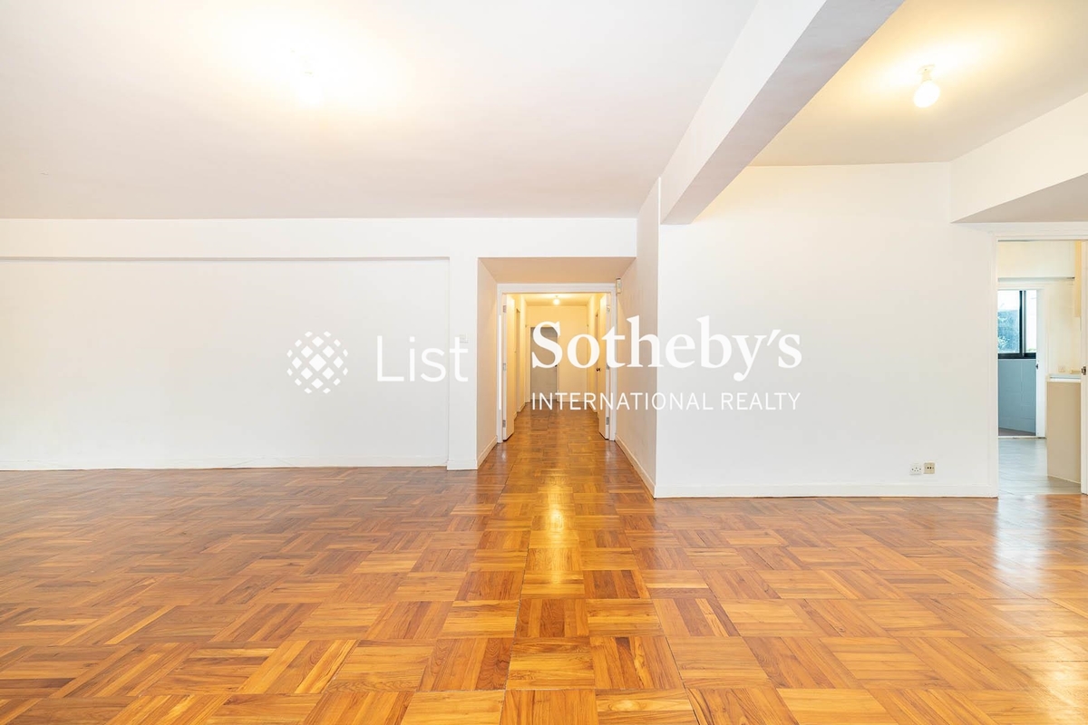 Old Peak Mansion Old Peak Mansion | Living and Dining Room