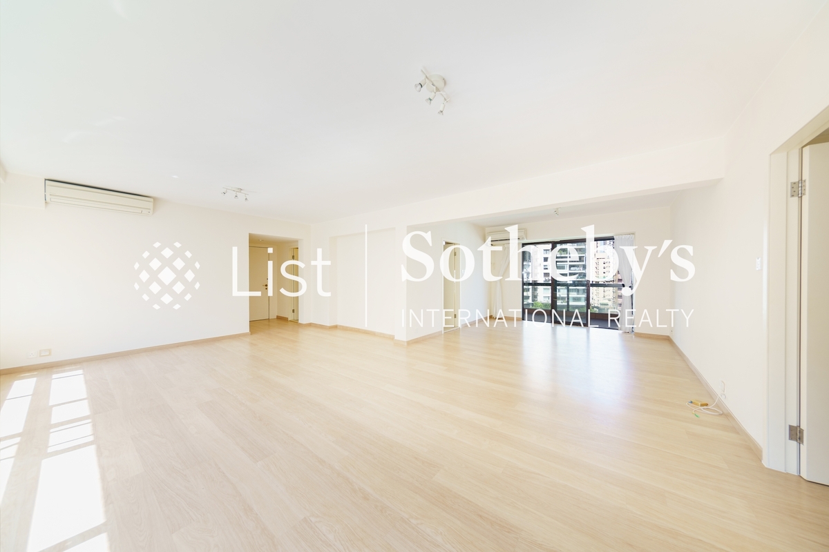 Old Peak Mansion Old Peak Mansion | Living and Dining Room