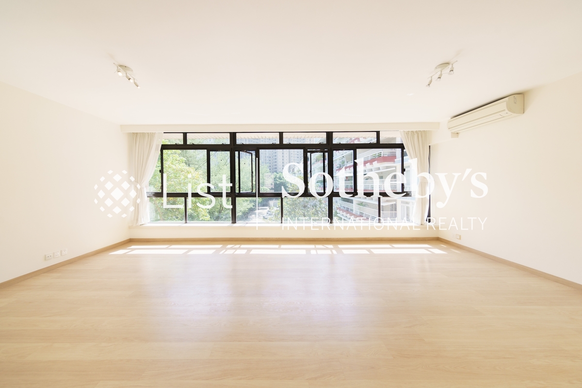 Old Peak Mansion Old Peak Mansion | Living Room