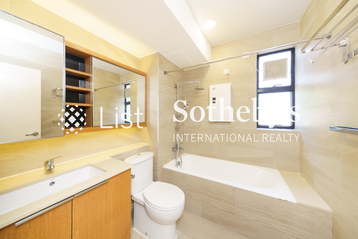 Old Peak Mansion Old Peak Mansion | Master Bathroom