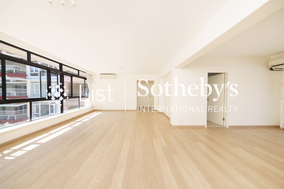 Old Peak Mansion Old Peak Mansion | Living Room