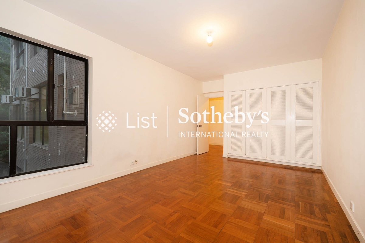 Old Peak Mansion Old Peak Mansion | Fourth Bedroom