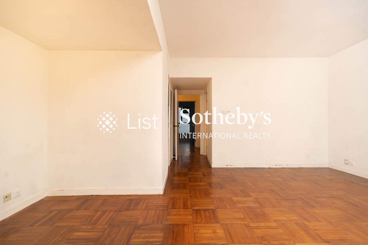 Old Peak Mansion Old Peak Mansion | Master Bedroom