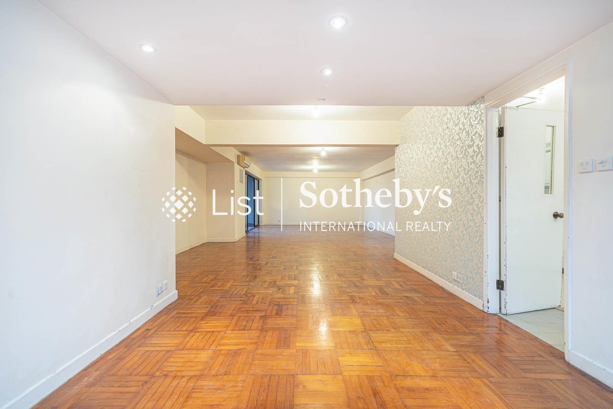 Old Peak Mansion Old Peak Mansion | Living and Dining Room