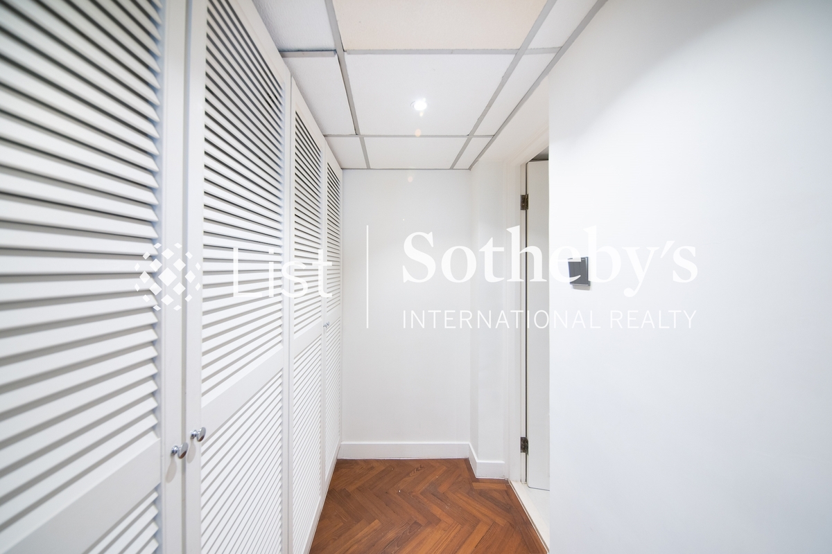 Henredon Court 恒安閣 | Storage at Entrance