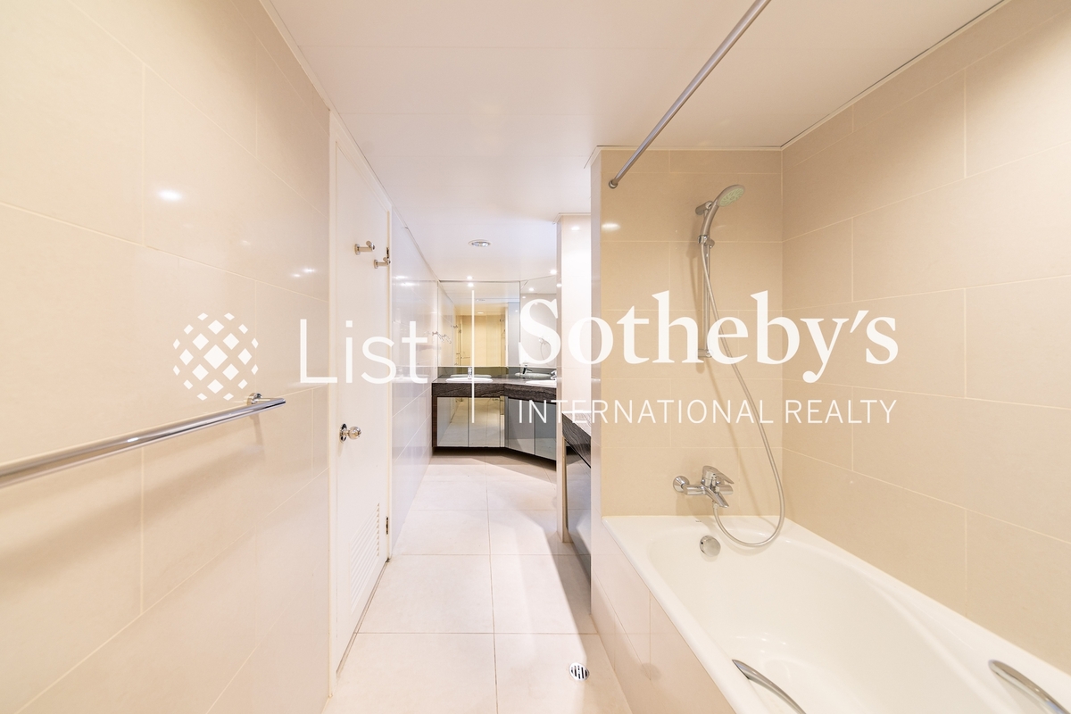 Henredon Court 恒安閣 | Master Bathroom