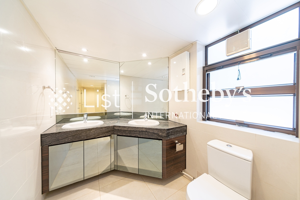 Henredon Court 恒安閣 | Master Bathroom