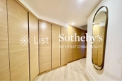 Henredon Court 恒安閣 | Walk-in Closet in Master Bedroom 