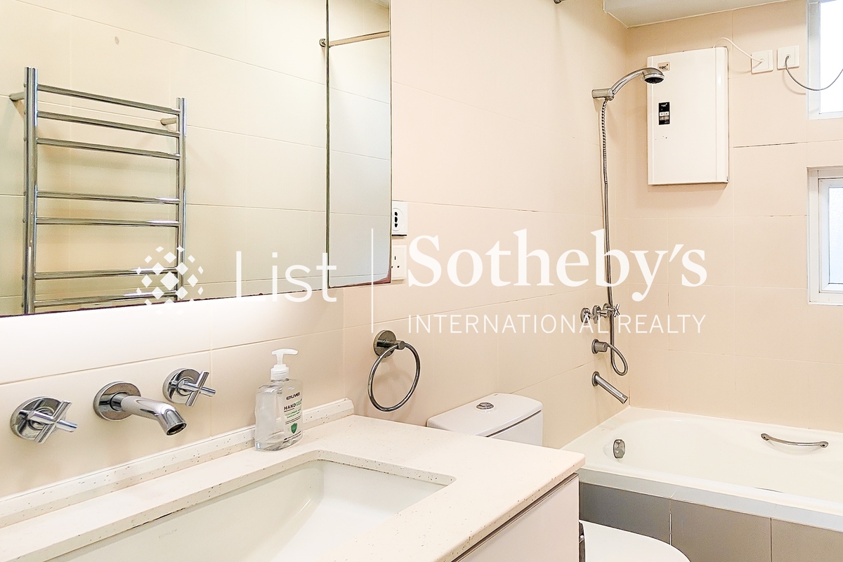No. 438 Victoria Road 域多利道438號 | Guest Bathroom
