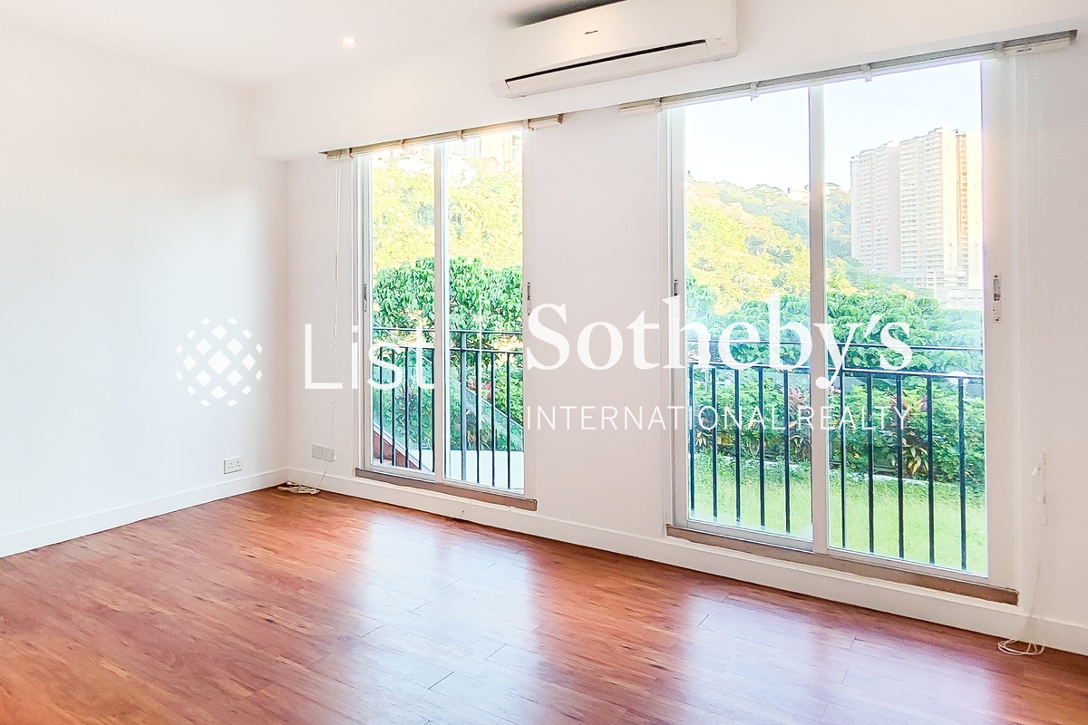No. 438 Victoria Road 域多利道438號 | Master Bedroom