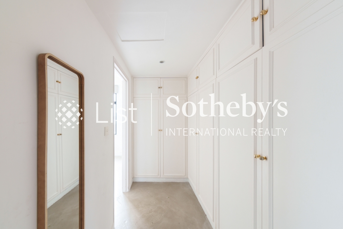 Carrianna Sassoon 沙宣道41號 | Walk-in Closet in Master Bedroom 