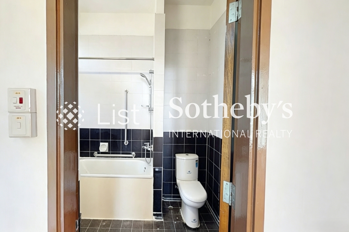 No. 47 Sassoon Road 沙宣道47號 | Master Bathroom