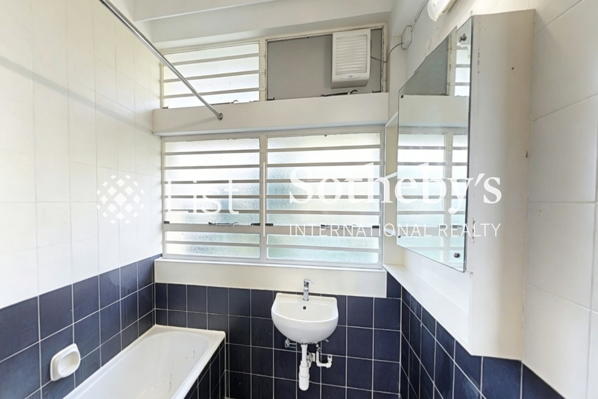 No. 47 Sassoon Road 沙宣道47號 | Guest Bathroom