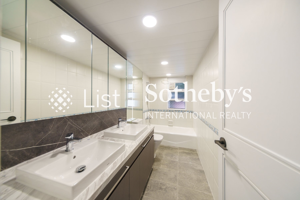 Provident Villas 富麗苑 | Master Bathroom