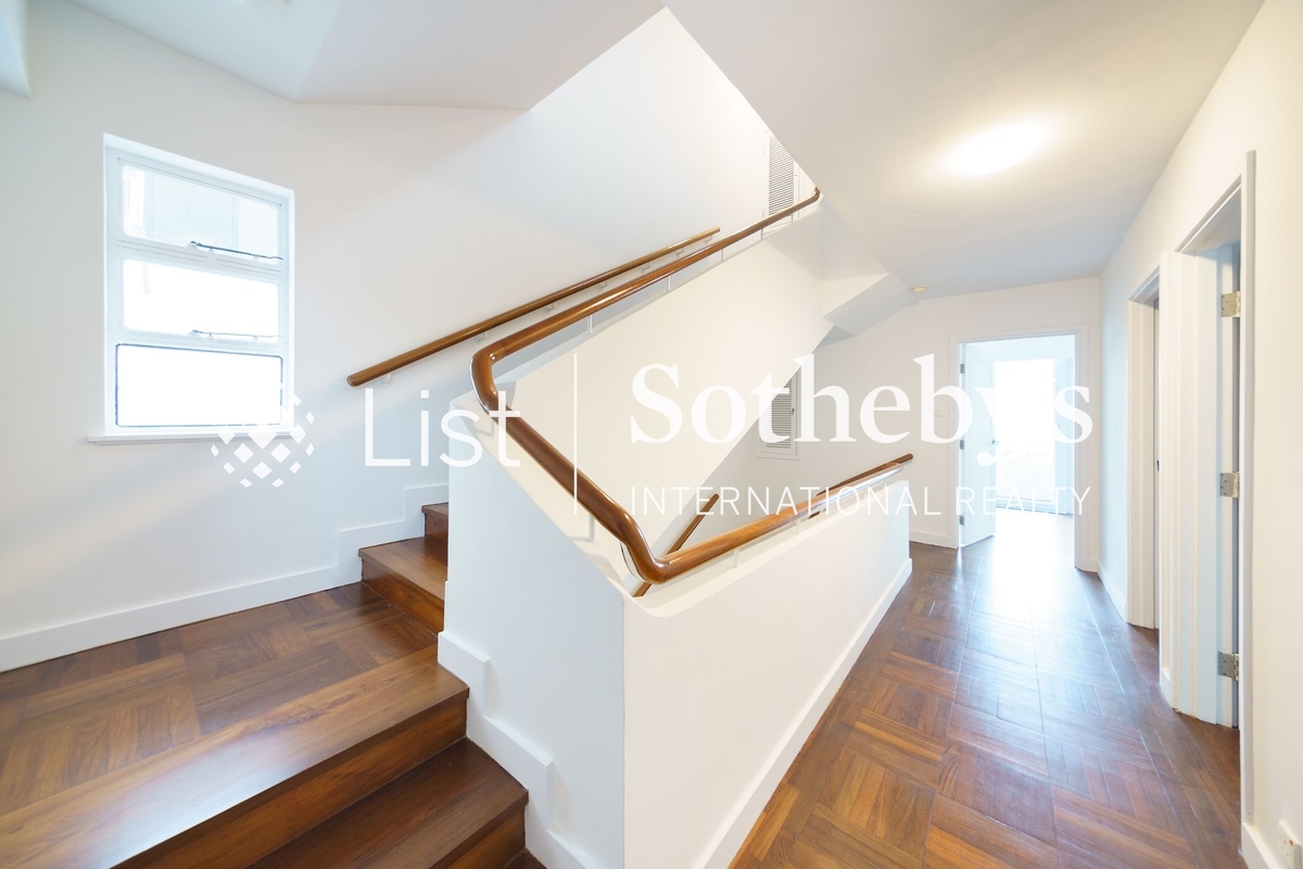 Provident Villas 富麗苑 | Internal Staircase