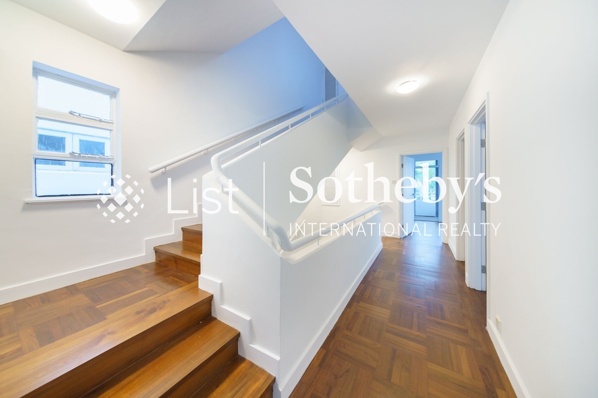 Provident Villas 富麗苑 | Internal Staircase