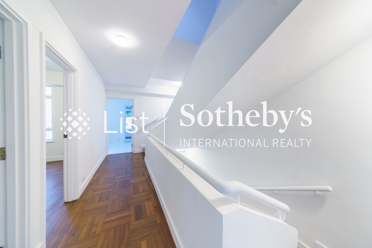 Provident Villas 富麗苑 | Internal Staircase