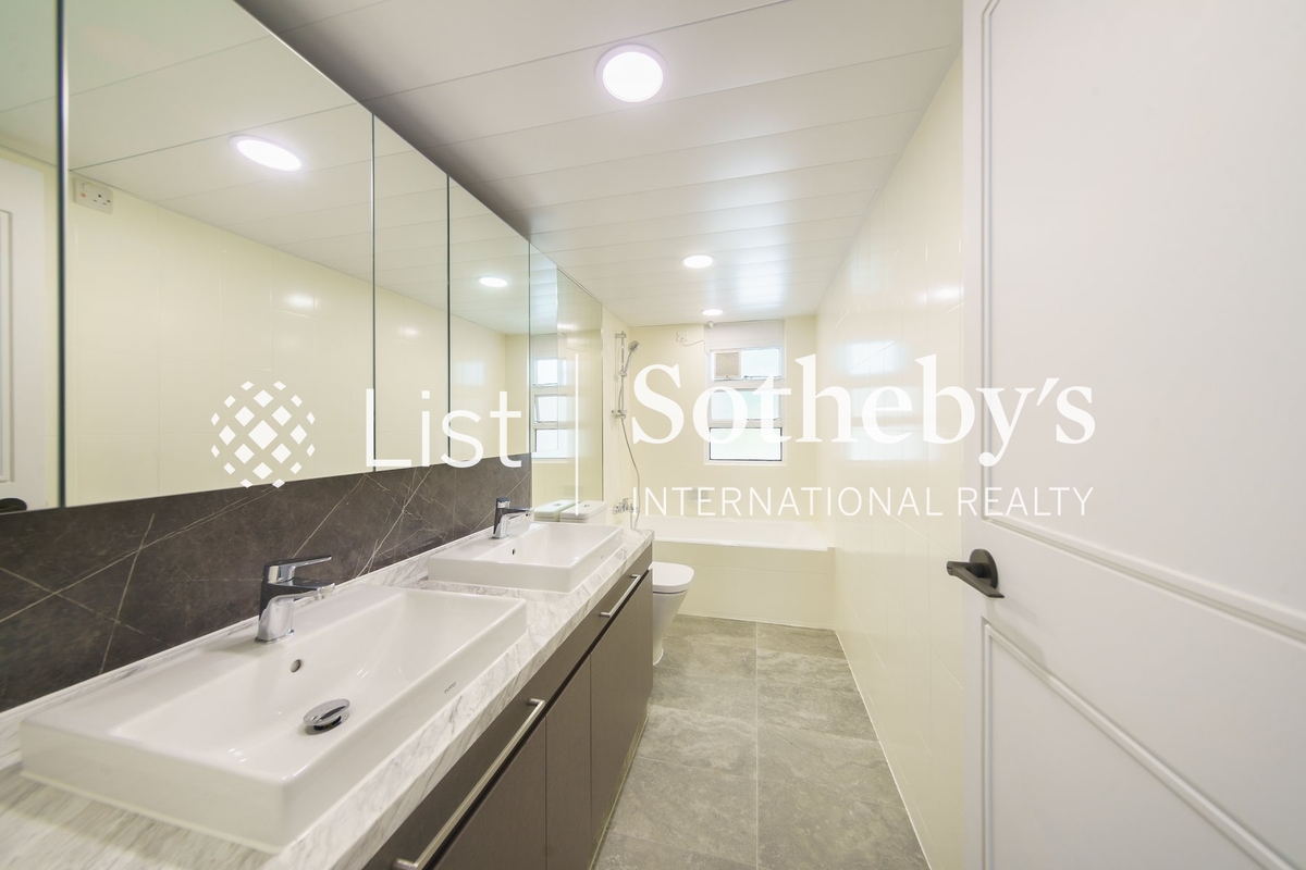 Provident Villas 富麗苑 | Master Bathroom