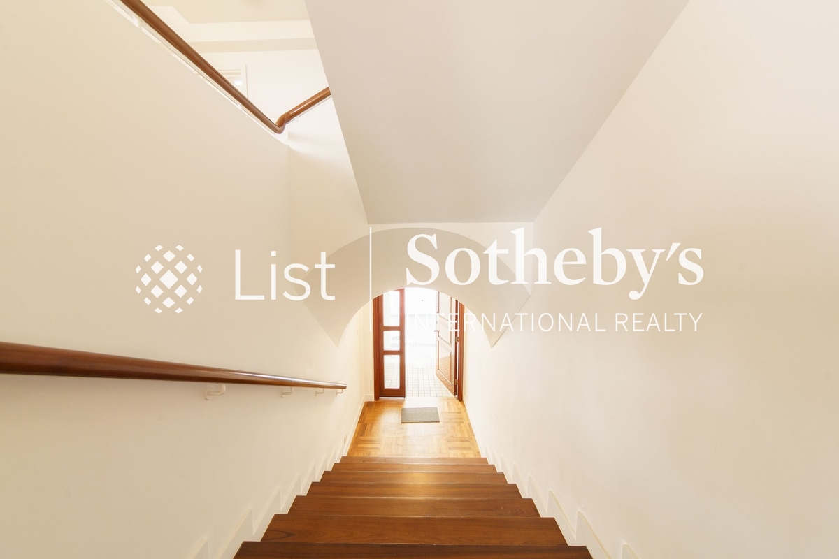 Provident Villas 富麗苑 | Internal Staircase