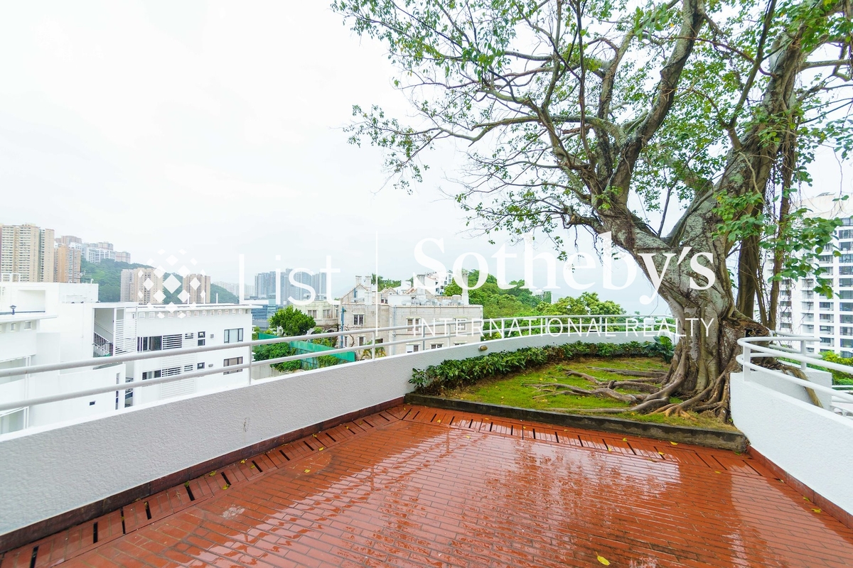 Provident Villas 富麗苑 | Private Garden off Living and Dining Room