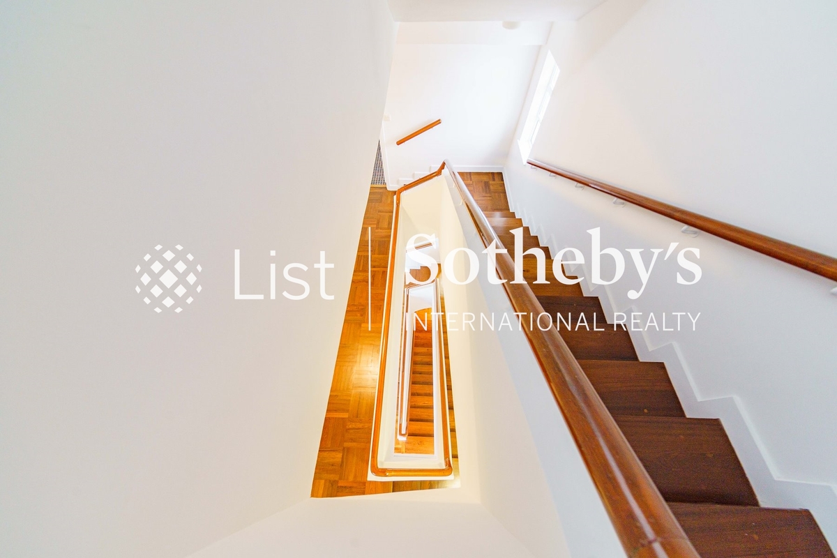 Provident Villas 富麗苑 | Internal Staircase