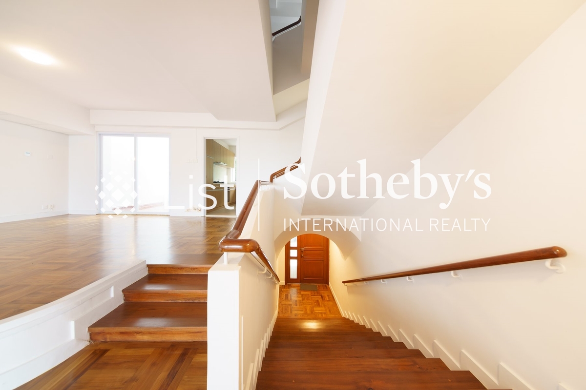 Provident Villas 富麗苑 | Internal Staircase